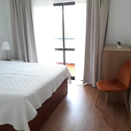 T2 com 2wc em condomínio com piscina * Albufeira
