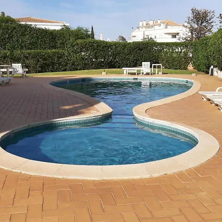 Apartamento T2 com 2wc em condomínio com piscina Albufeira