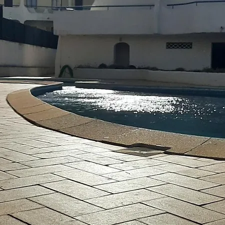 T2 com 2wc em condomínio com piscina Apartamento Albufeira