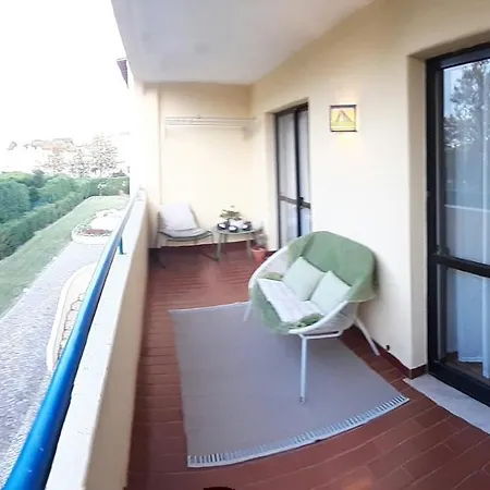 Apartamento T2 com 2wc em condomínio com piscina