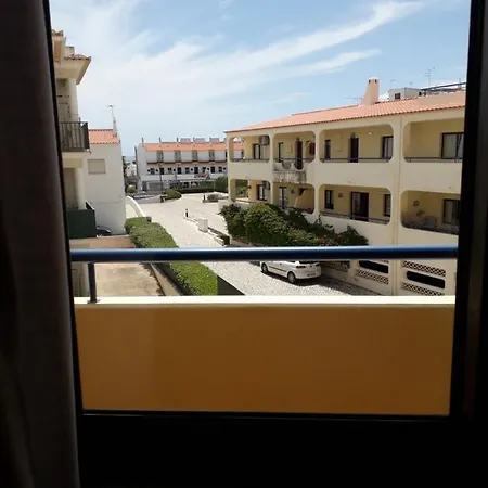 T2 Com 2Wc Em Condominio Com Piscina
